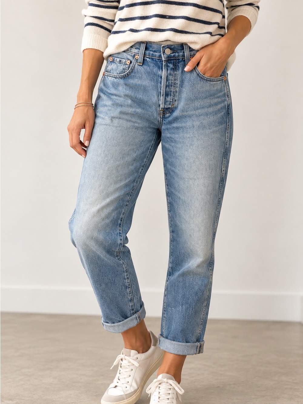 Universal Thread Mid Rise Boyfriend Jeans Size 6 – Light Wash – 27” Inseam